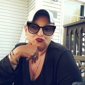 Meet your Posher, Dana